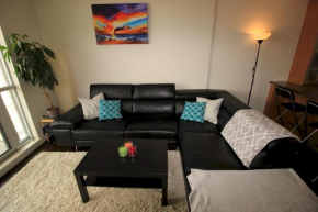 Modern Elegance: Luxe 2BR2BA Townhouse in Downtown Vancouver